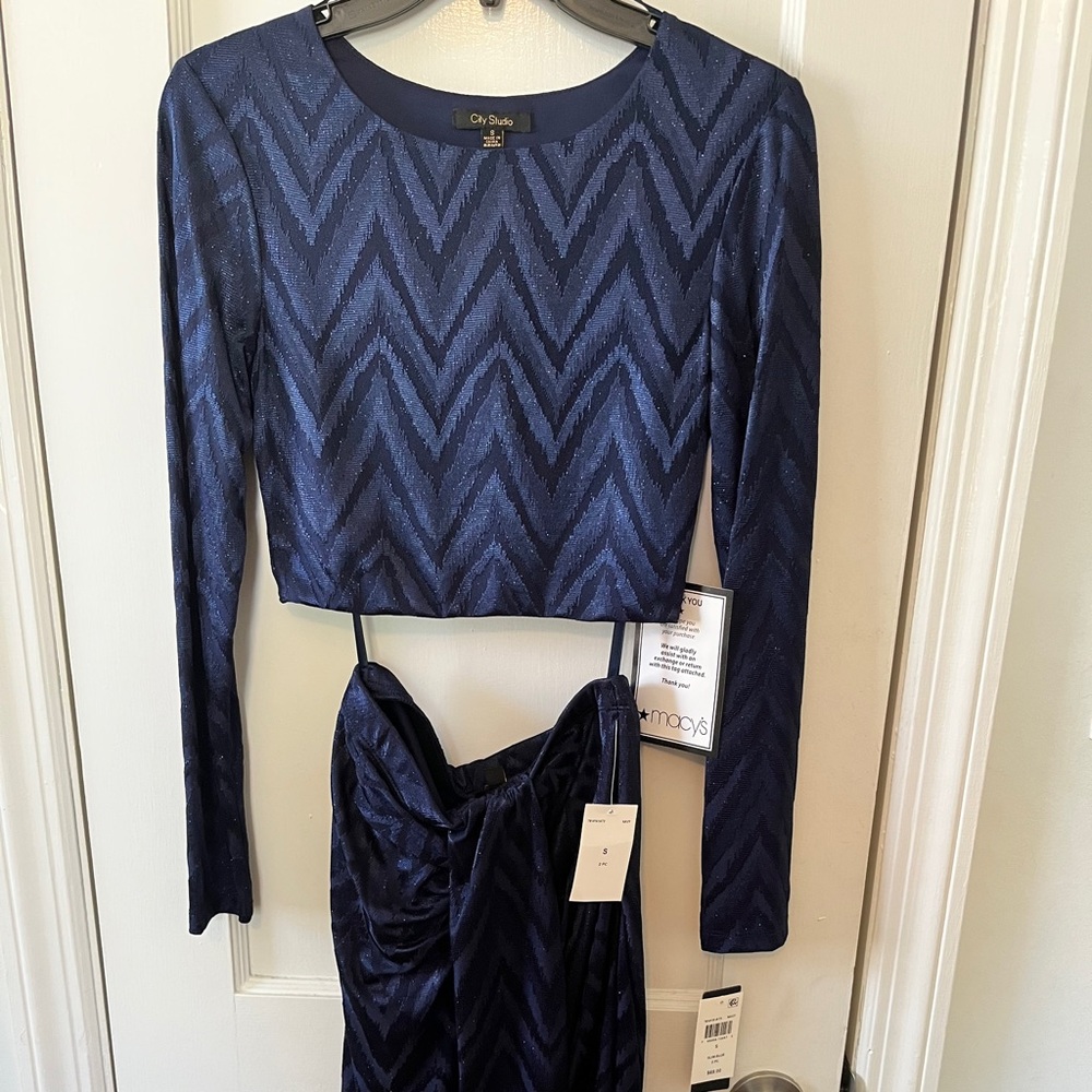 Macys set SMALL navy crop with skirt